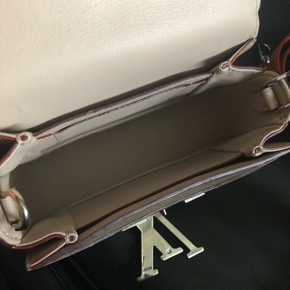 ✨SOLD✨ RARE✨ LOUIS VUITTON Vivienne Box Chain Louise Bag - Picture 5 of 8